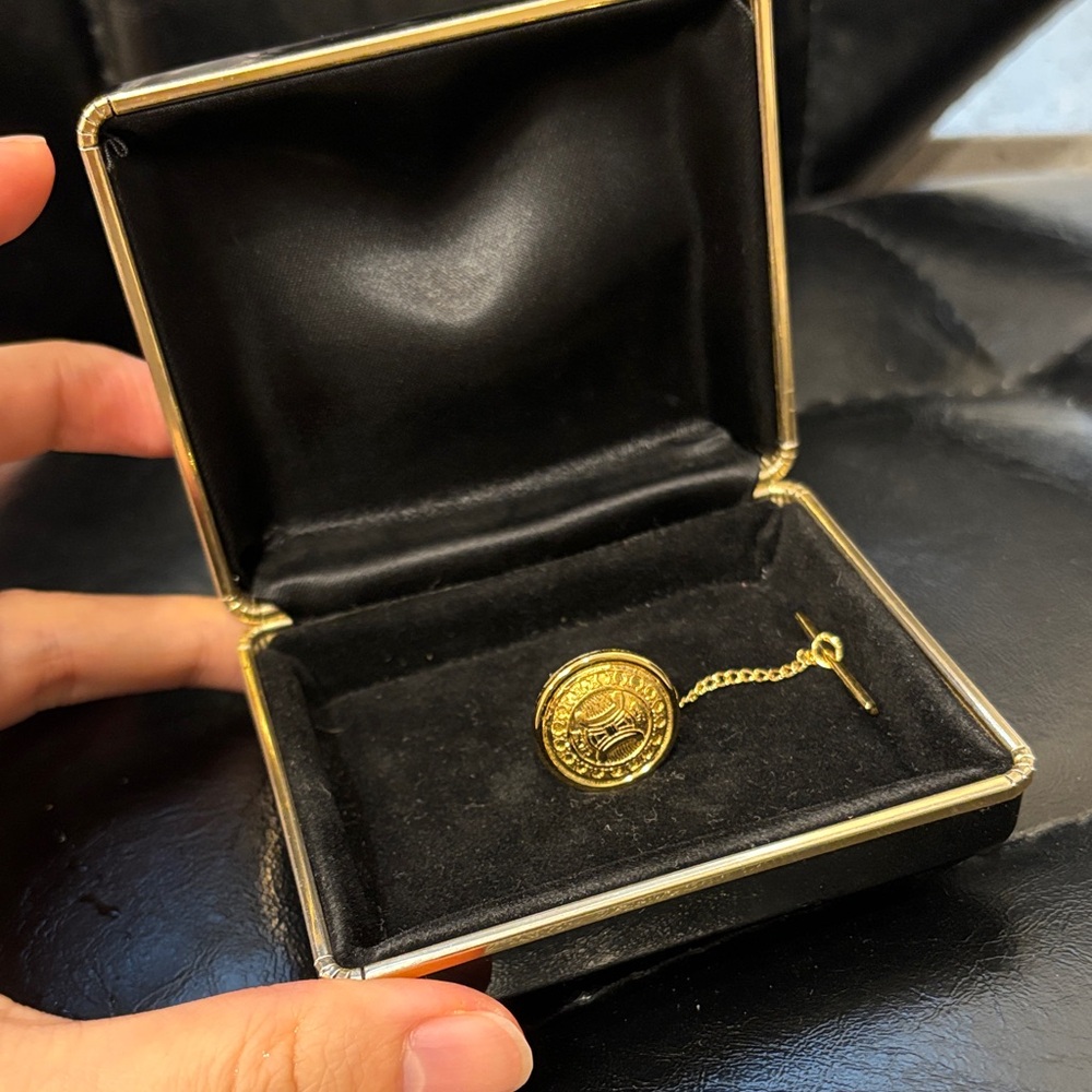 CELINE vintage Elegant Gold pin brooch